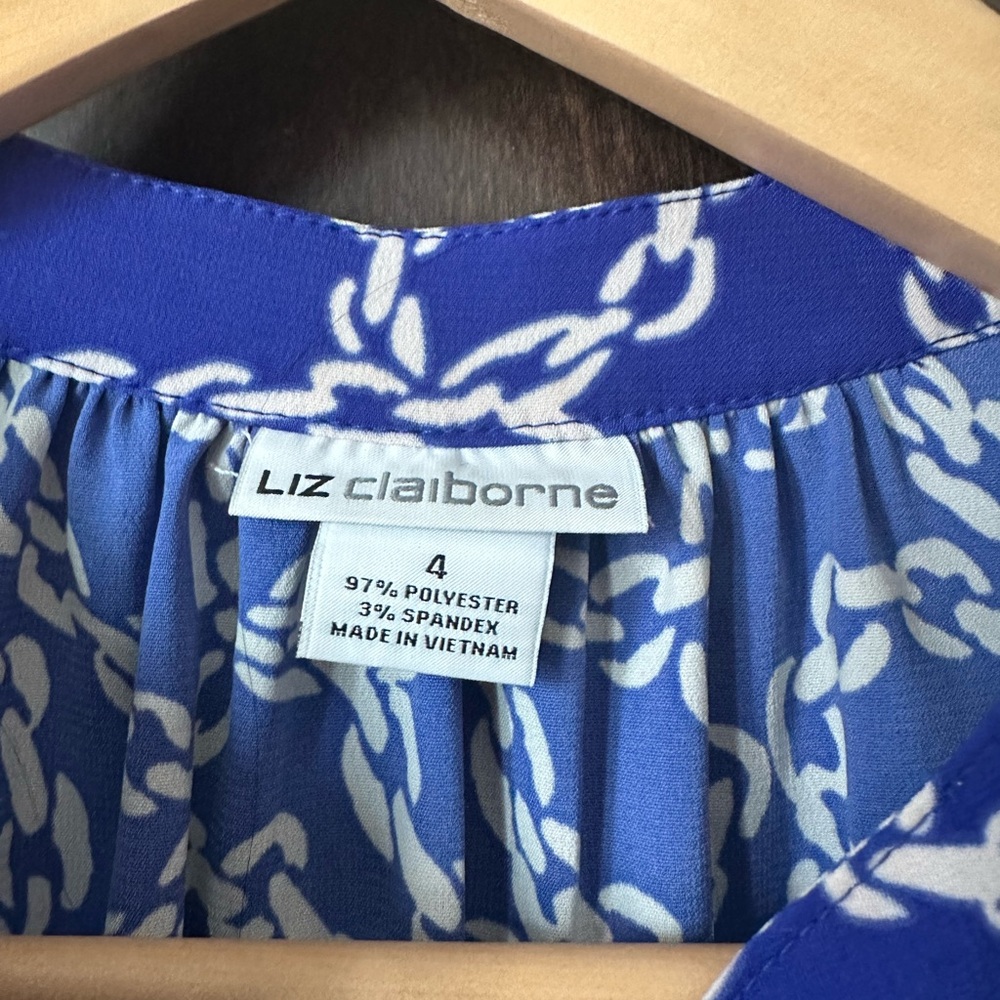 Liz Claiborne Chain Pattern Blue and White Blouse